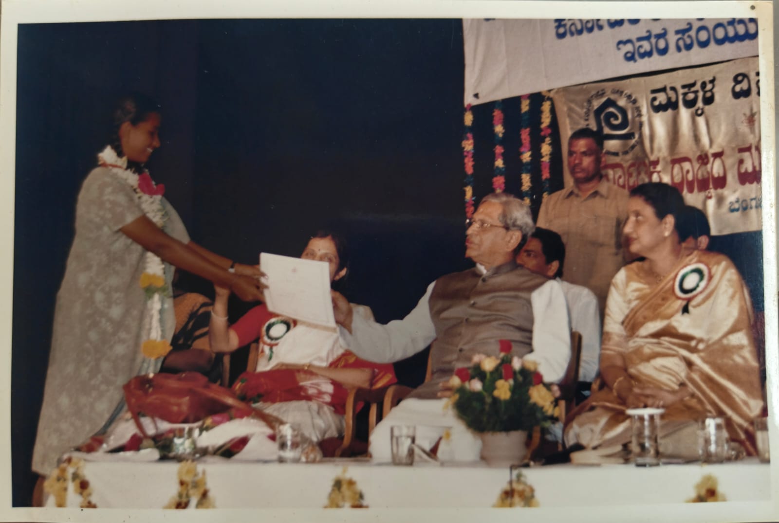 Kavyashree N G with dignitaries at Makkala Dinacharane 2000