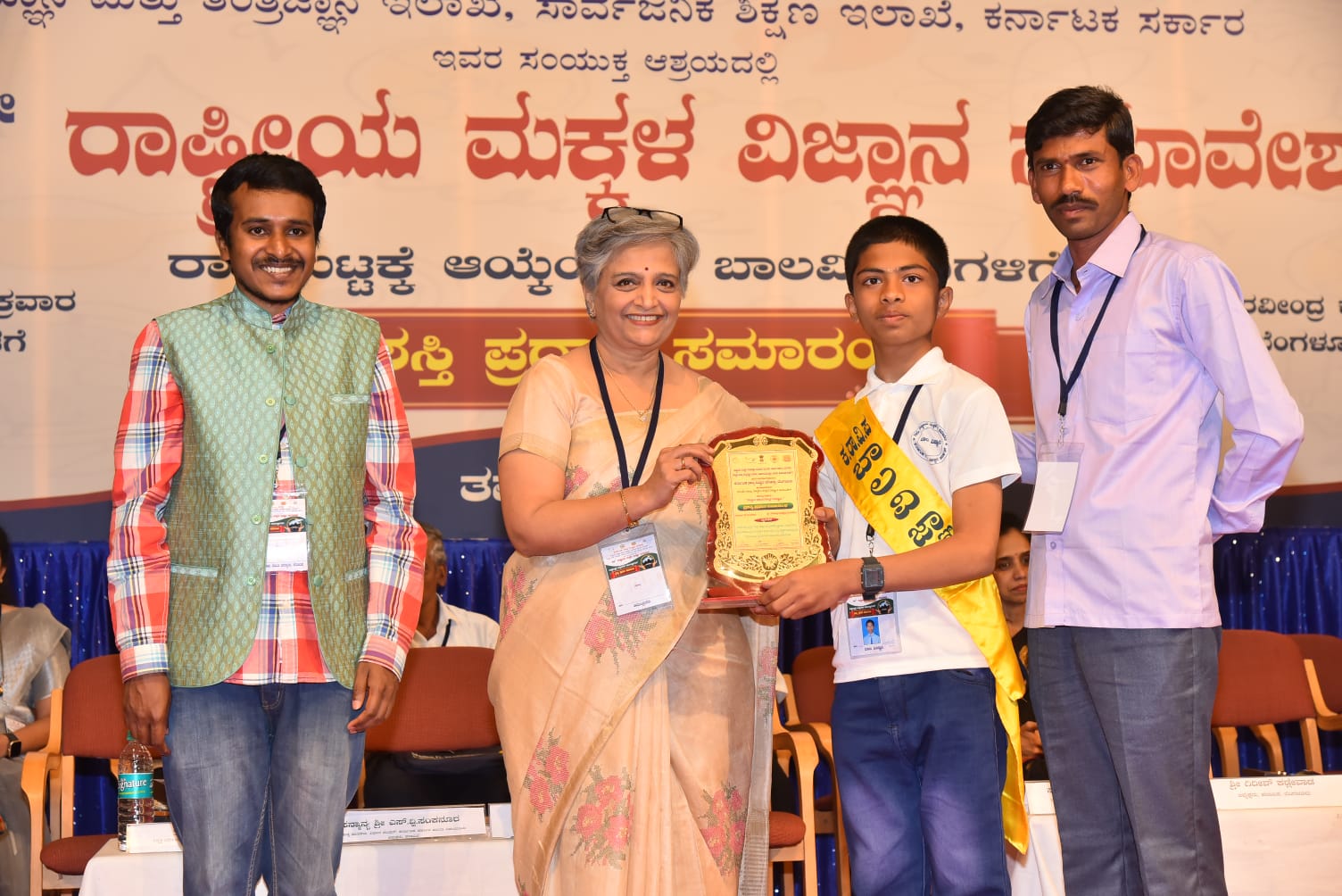 Sampreeth S R receiving the Young Scientist memento