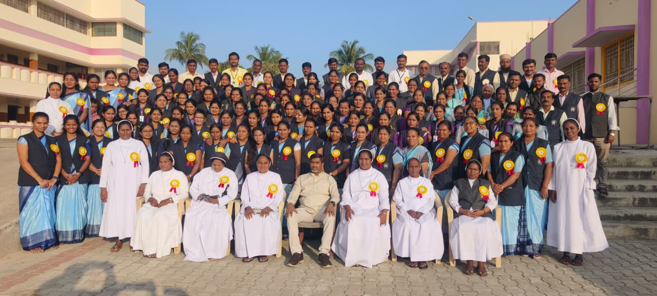 The teaching faculty and Sisters of St. Anne's School, Sira